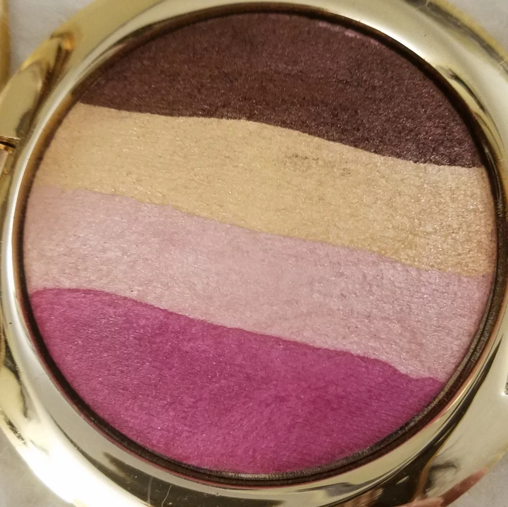 🆕️RARE 🆕 VICTORIA SECRET BAKED SHADOW QUAD